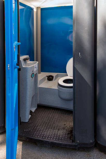 Portable Toilet Options We Offer in Lake Lotawana, MO